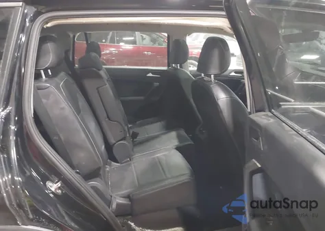 2021 Volkswagen Tiguan 2.0T Se/2.0T Se R-Line Black/2.0T Sel z USA, uszkodzony, nr VIN 3VV3B7AX1MM122236